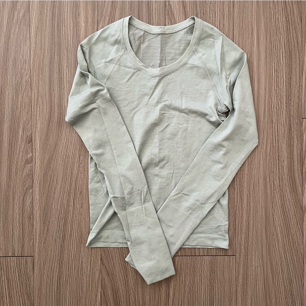 Lululemon Jade Grey Swiftly Tech Long-Sleeve Shirt 2.0 Waist Length (Size 2)